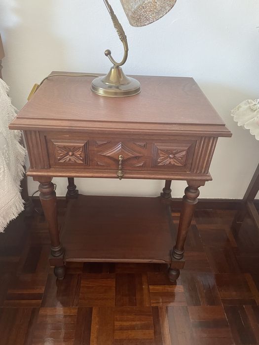 Conjunto Mobilia de Quarto: 2 Camas de Solteiro