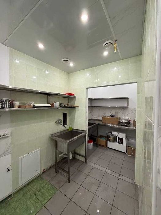 Комерційне приміщення в Богородчанах попри дорогу.