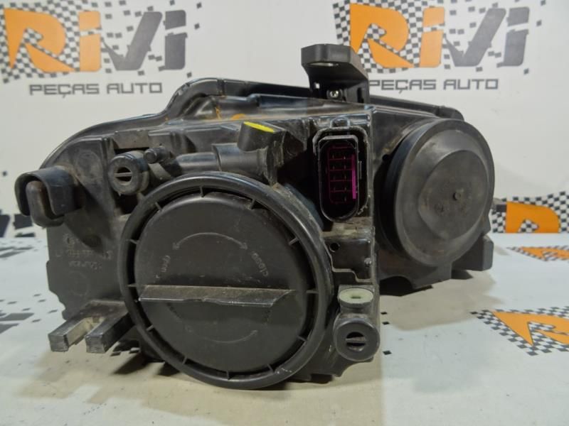 Ótica / farol esquerda AUDI A3 (8P1)