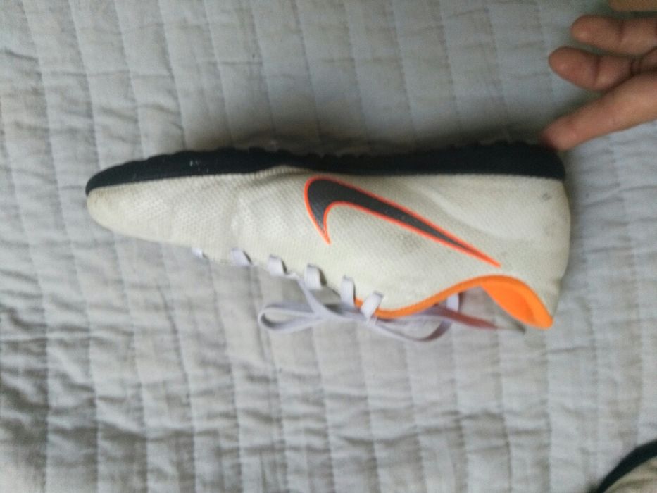 Buty piłkarskie/turfy/snieżynki nike 33,5