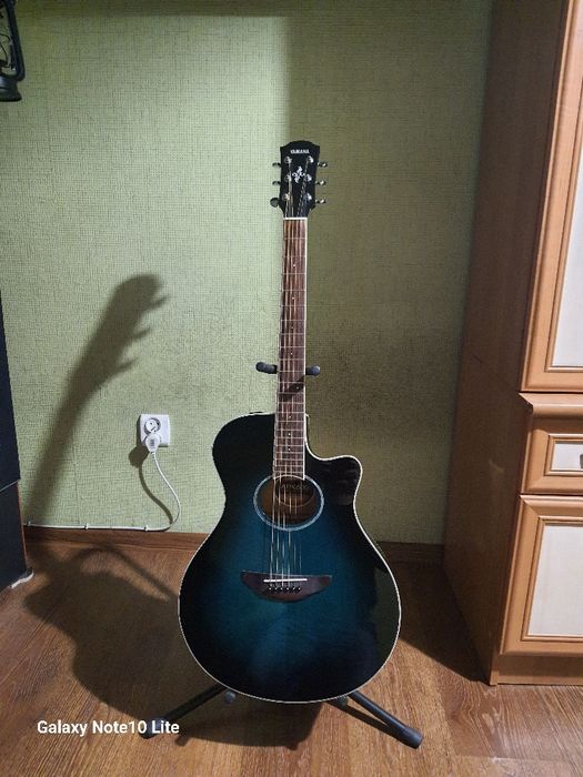 Sprzedam gitarę elektroakustyczną