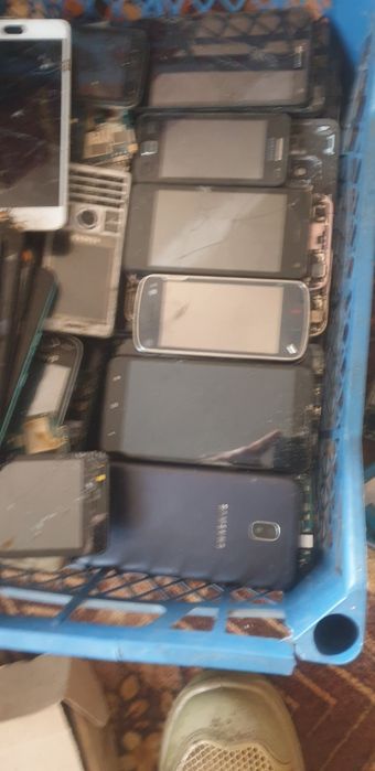 Продам телефони цілий ящик