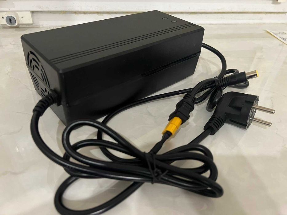 Зарядне до BLUETTI T200S  блок живлення 25.2V/8A зарядка EB 70
