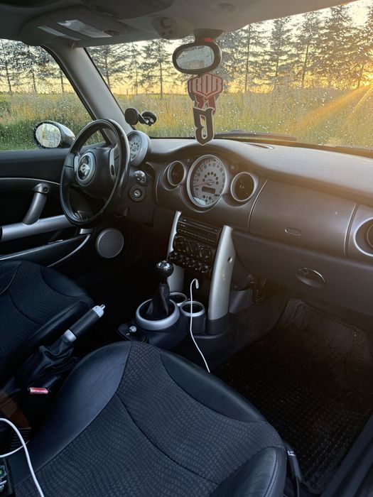 Mini Cooper 1.6 benzyna