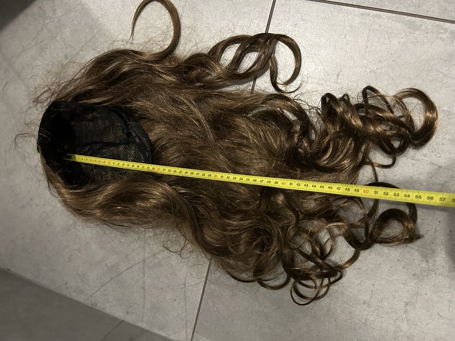 Brązowa peruka - długie włosy