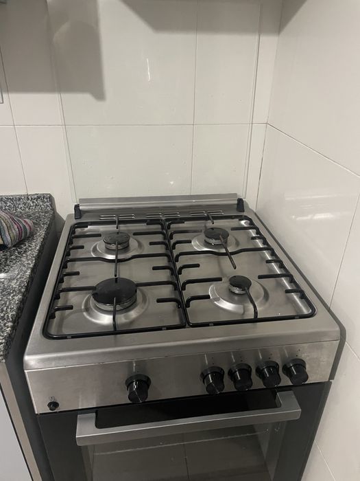 Fogao 4 bocas com forno funcionando