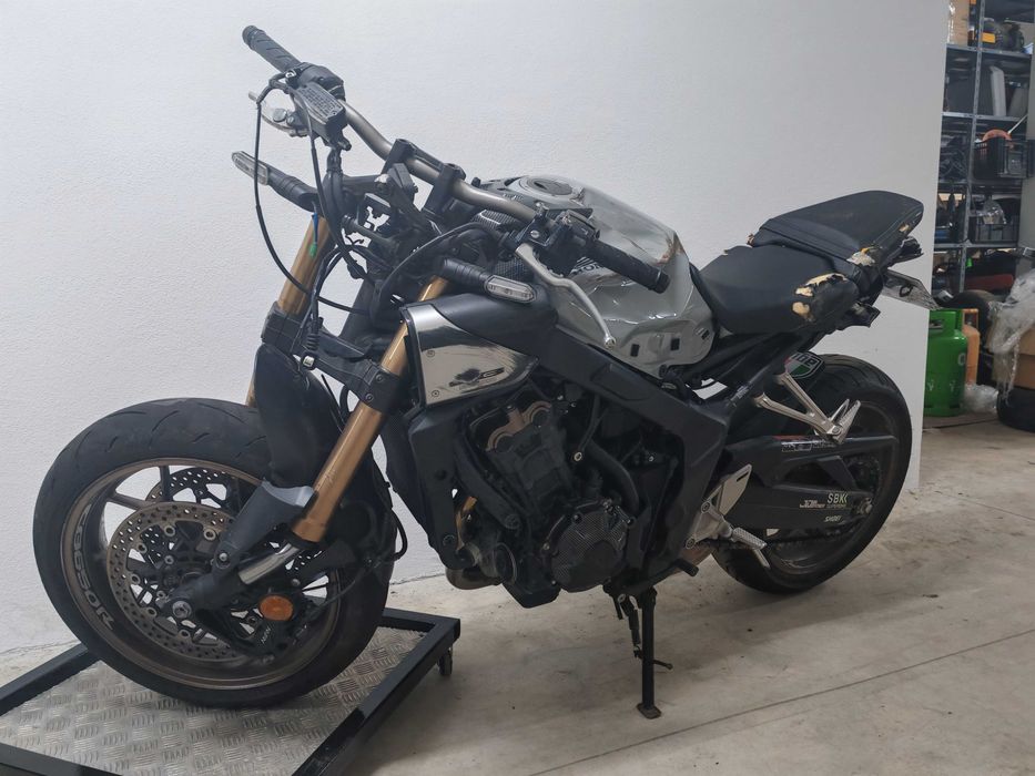 Honda CB 650r acidentada