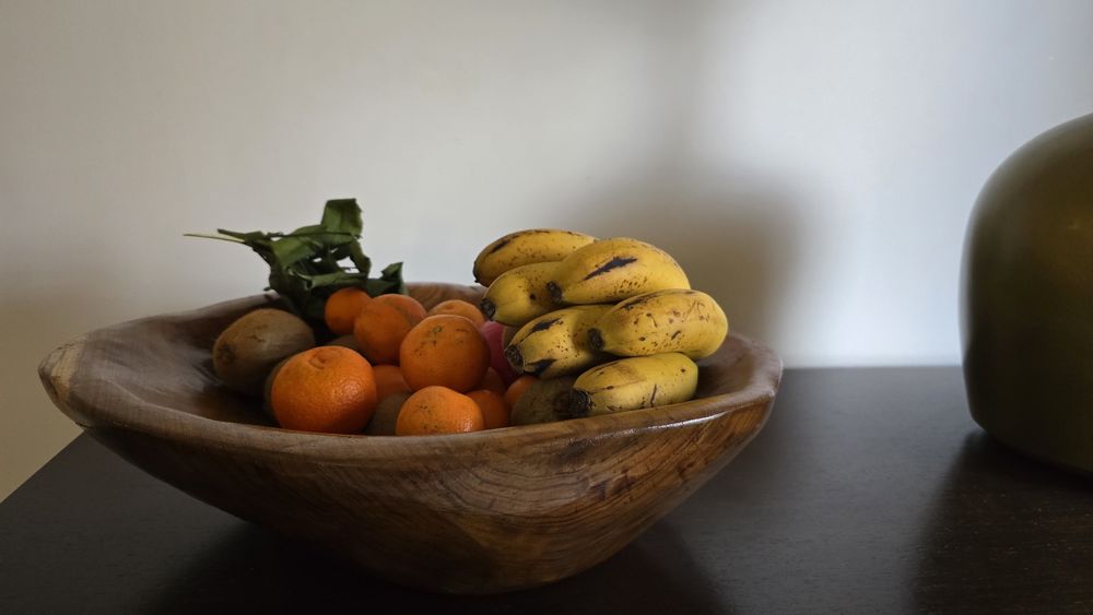 Fruteira peça única em madeira maciça