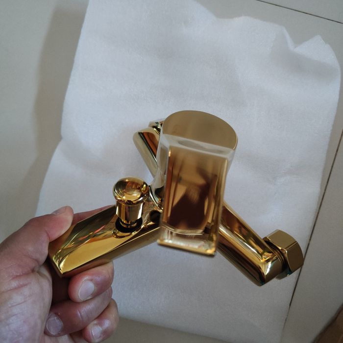Torneira de banheira / duche nova em dourado