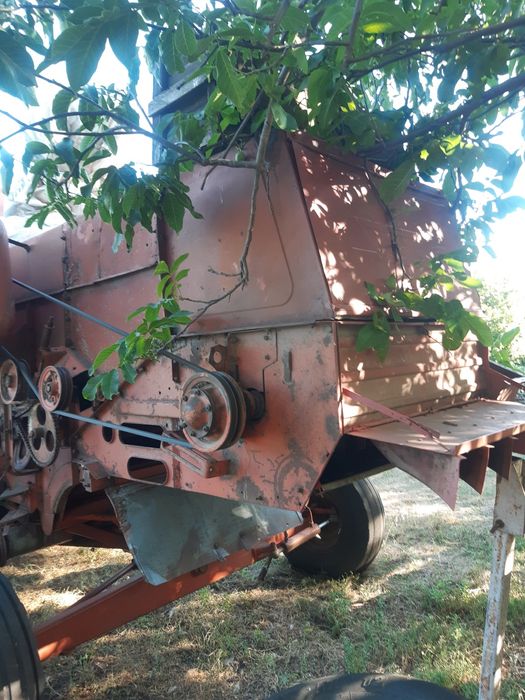 Комбайн НИВА 1990 року