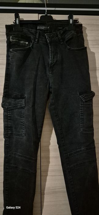 Czarne damskie jeansy slim fit ( typu cargo ) z kieszeniami po bokach rozm. S/ M