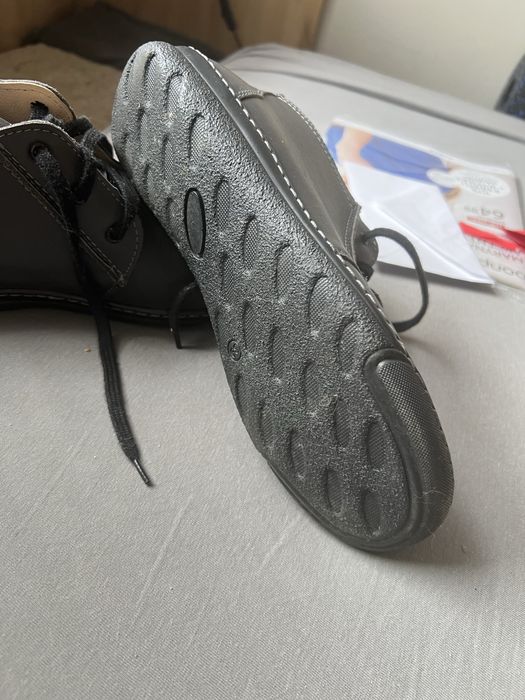 Damskie nowe buty skorzane sznurowane