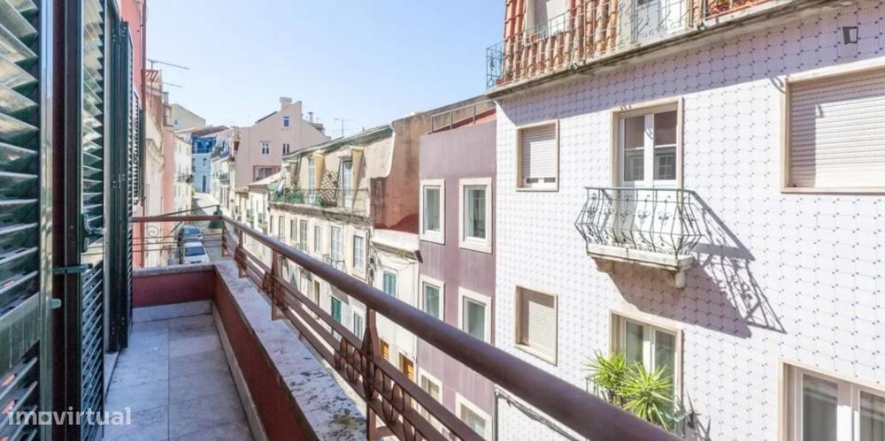Quarto - localizado em Intendente Lisbon