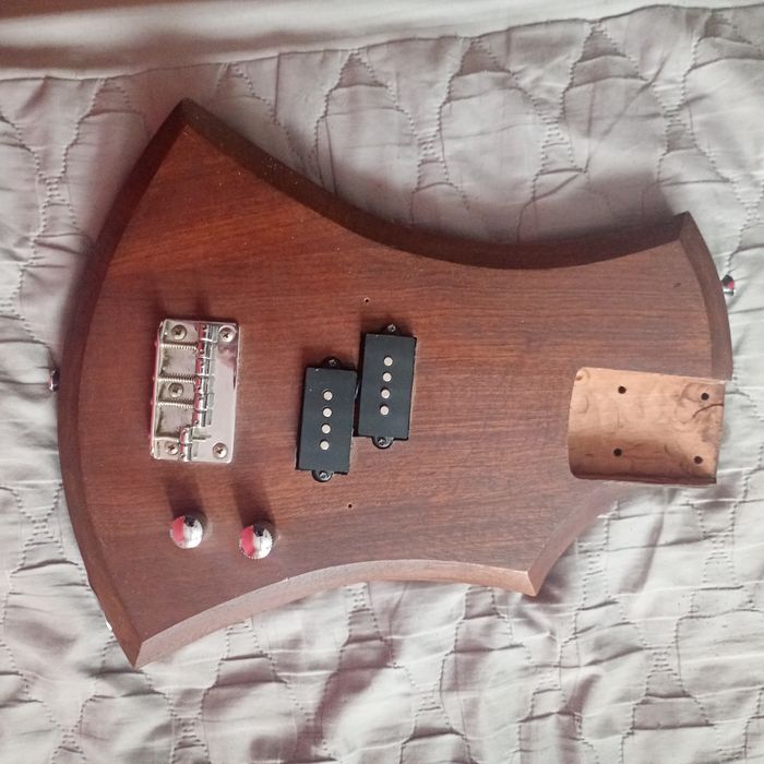 Gitara basowa korpus