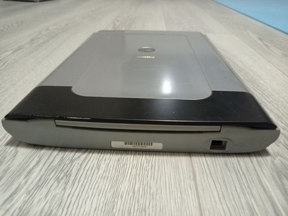 Продаю сканер canon scan lide 60