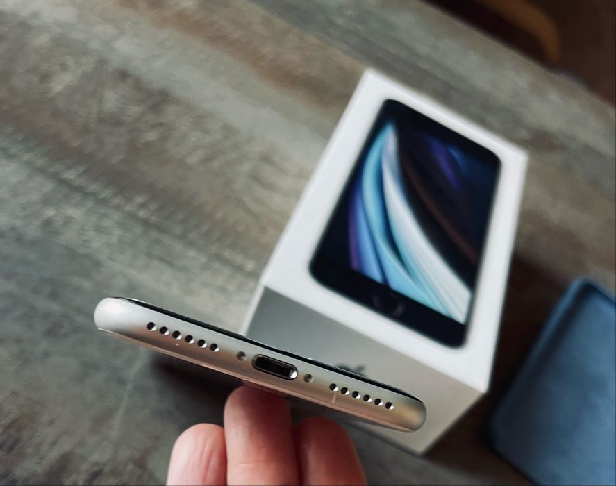 Телефон мобільний iPhone SE айфон 2020р 64GB