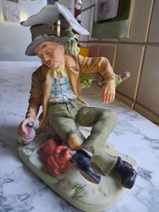 Статуетка "п'яниця"