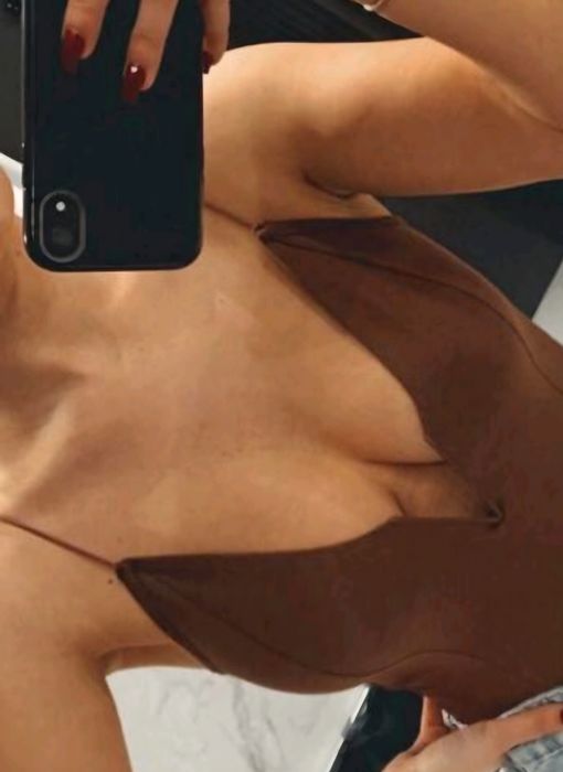Body głęboki dekold V