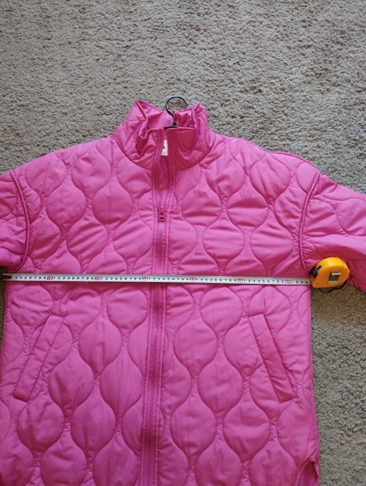 Куртка жіноча ,Stradivarius, утеплена синтепоном , вільного крою ,