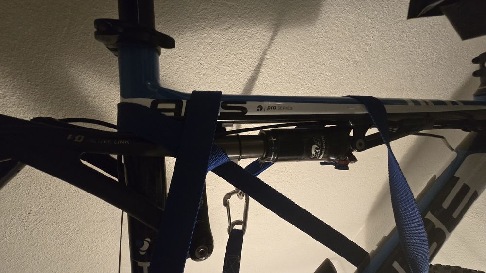 Bicicleta  cube com uso