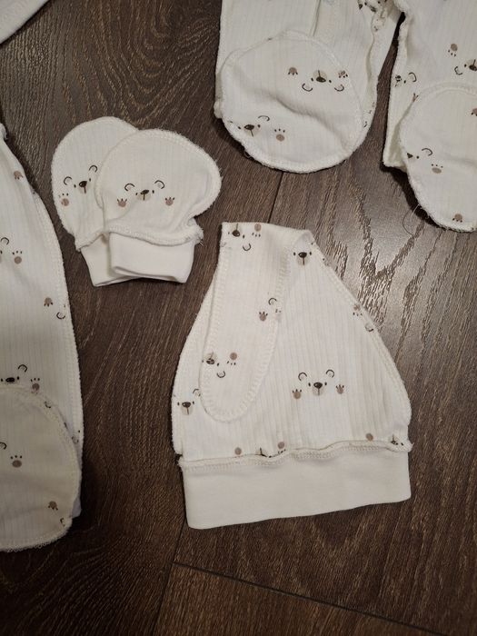 Продам набір дитячого одягу