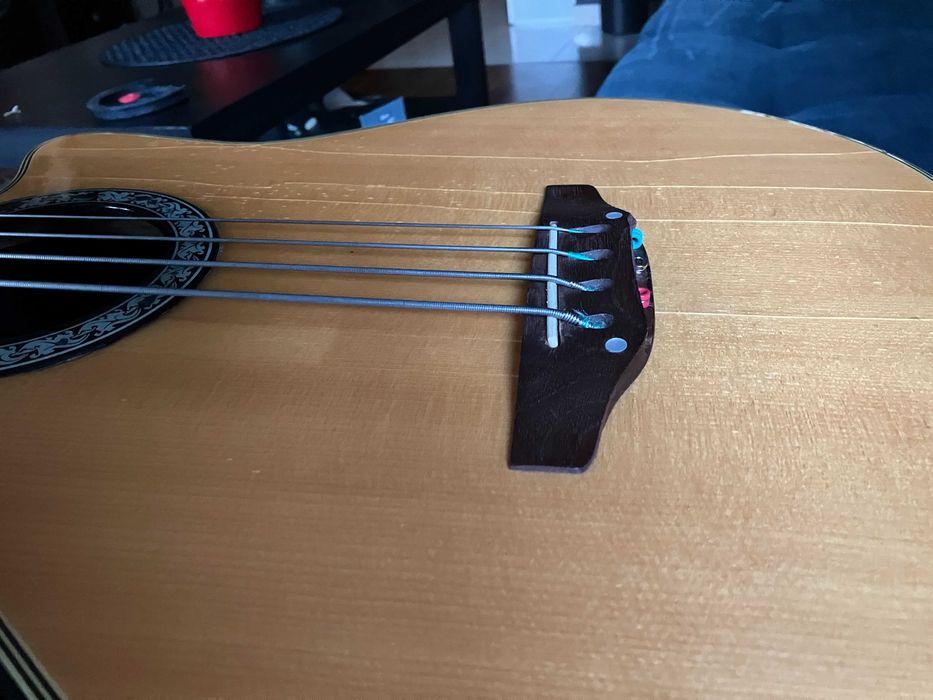 Gitara basowa elektro-akustyczna Celebrity Ovation z futerałem