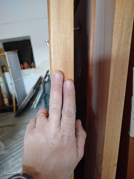 Lote de 8 Portas Interiores em Madeira (Estilo Clássico) com Ferragens