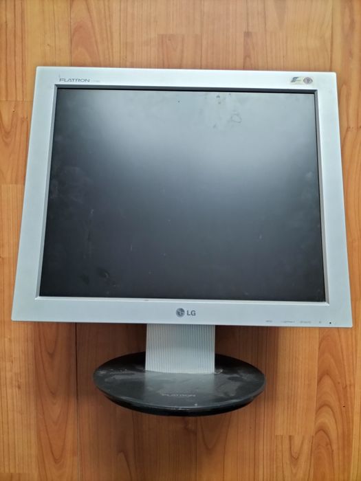 Monitory na części.