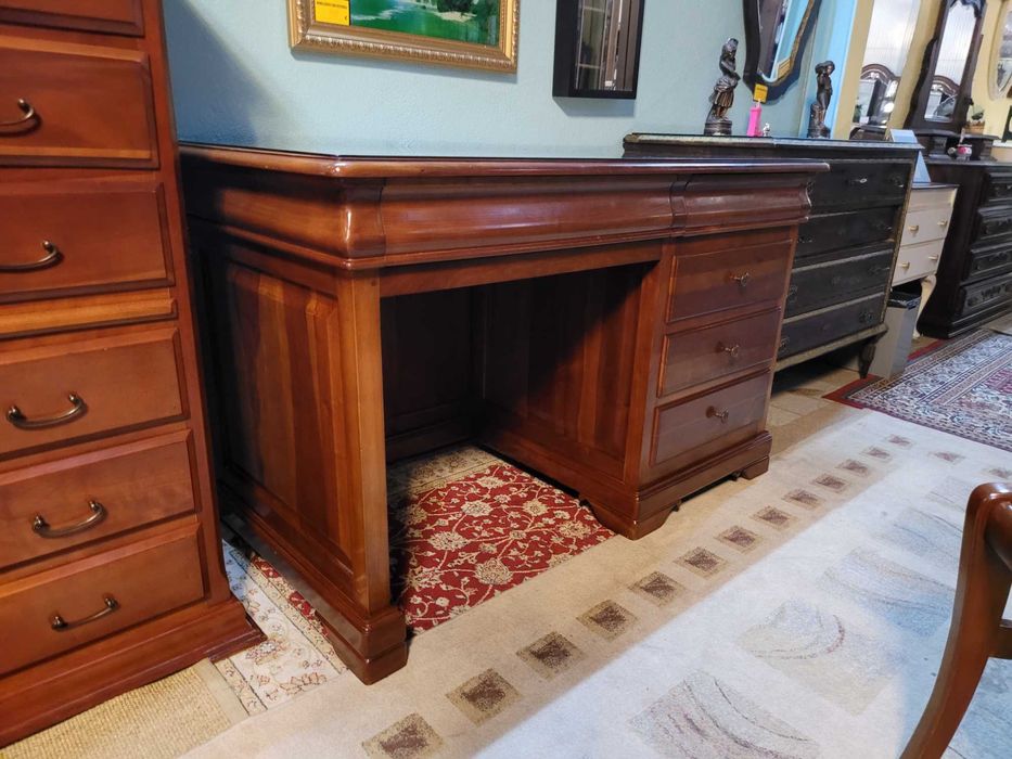 Secretária em madeira maciça com gavetas - Bom estado geral