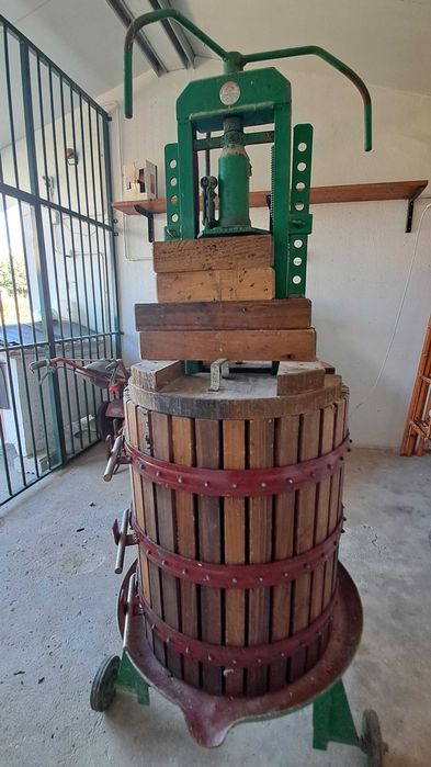Prensa de vinho / mel hidráulica de 10 Ton - Usada em excelente Estado