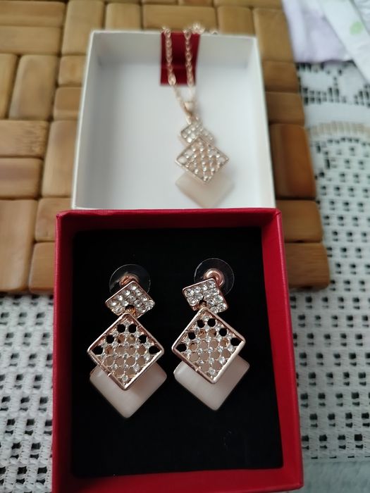 Komplet biżuterii złotej