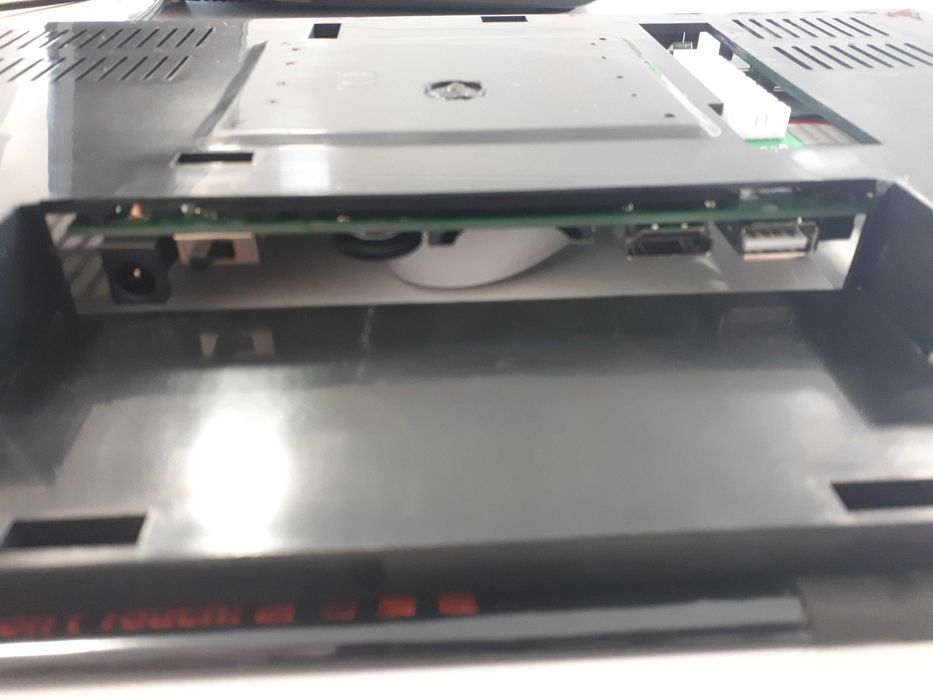 Портативний IPS монітор 15.6 для реклами з вбудованим плеєром