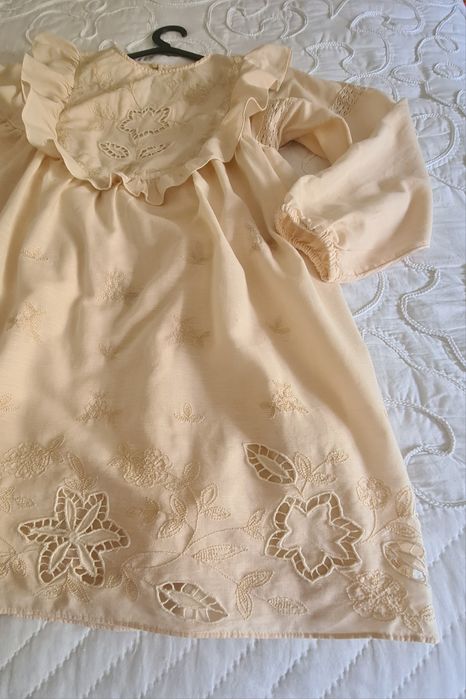 Vestido Zara para menina 13-14 Anos. Cor creme.