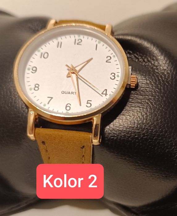 Nowy damski zegarek z nową baterią w różnych kolorach paska. .