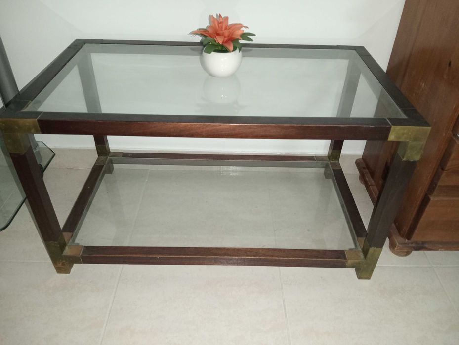 Mesa de centro em madeira e vidro
