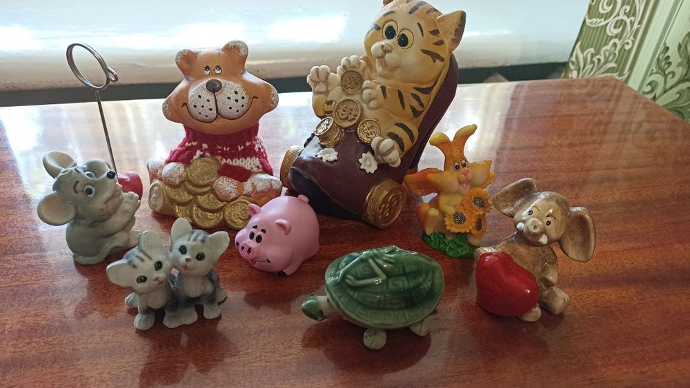 Статуэтки разные