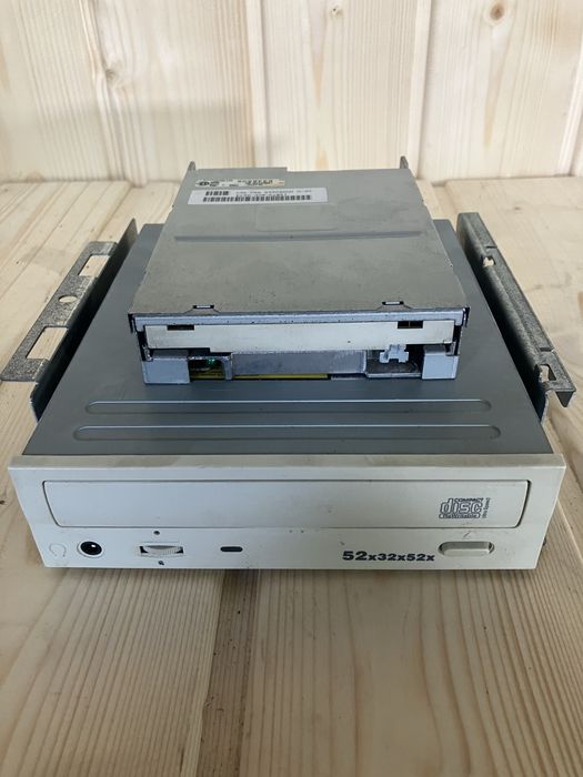 Zestaw retro: CD-RW Lite-On i stacja dyskietek – nietestowane