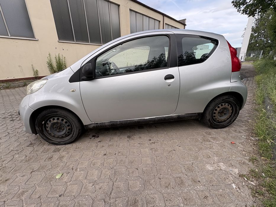 Peugeot 107 2005 rok