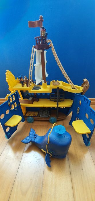 Barco jake e os piratas + baleia