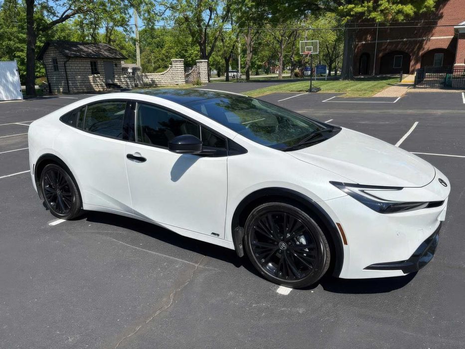 Toyota Prius      2025