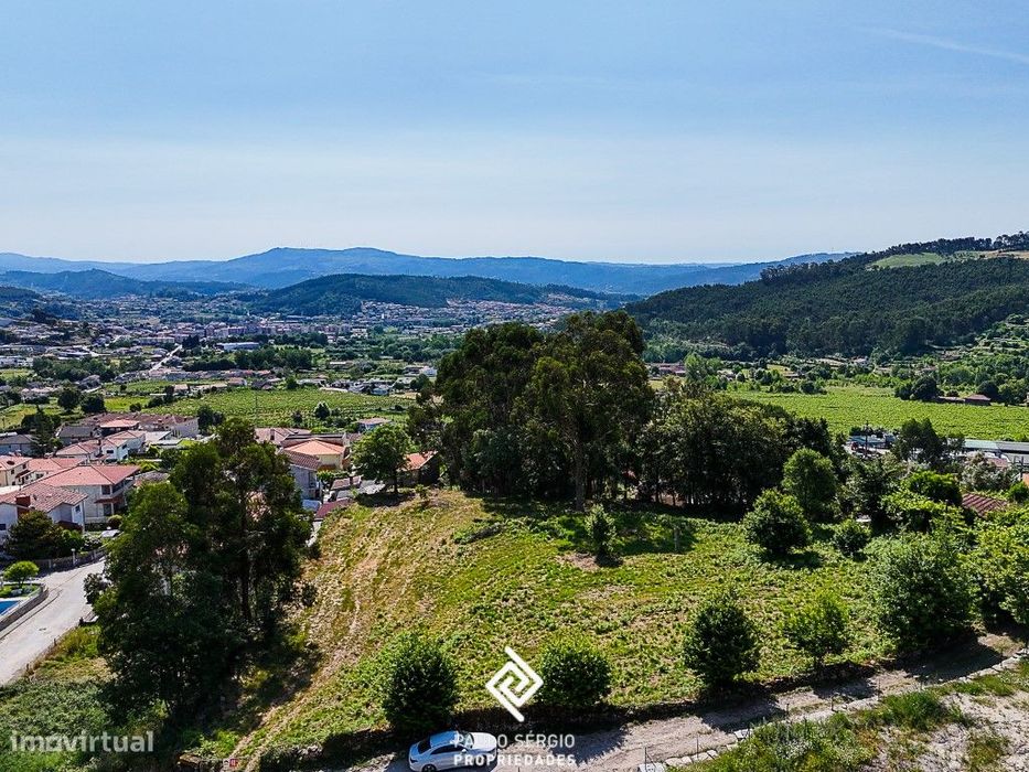 Amplo terreno na Póvoa de Lanhoso com vista panorâmica para o Caste... — Lanhoso, Braga