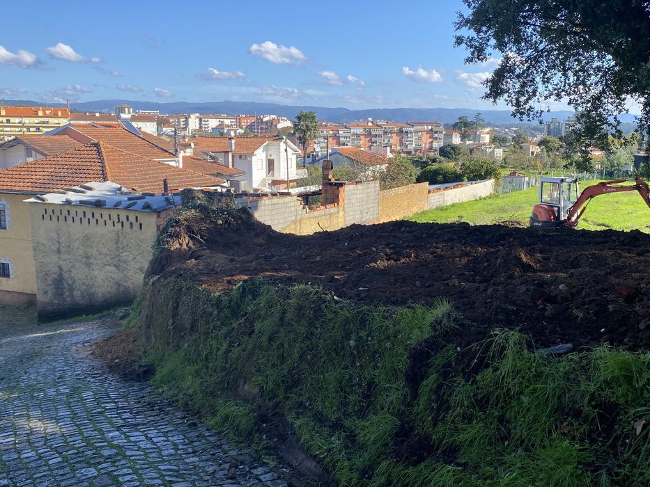 Terreno com 2100 m2 Águeda centro