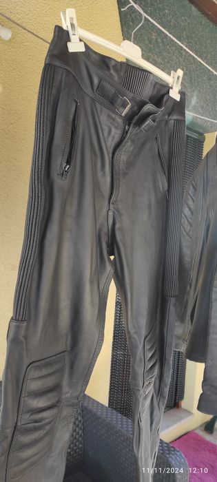 Dois casacos e umas calças de Mota