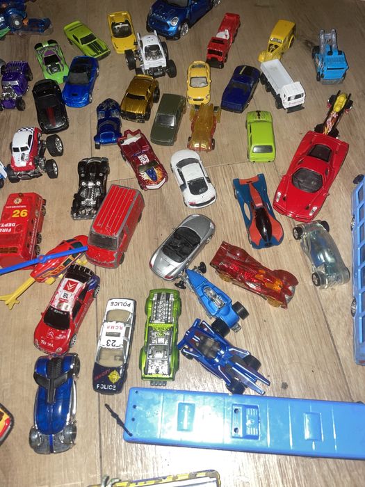 Металеві машинки