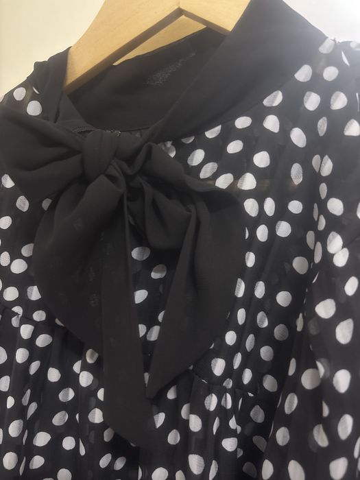 Blusa zara plissada com remate em laço.