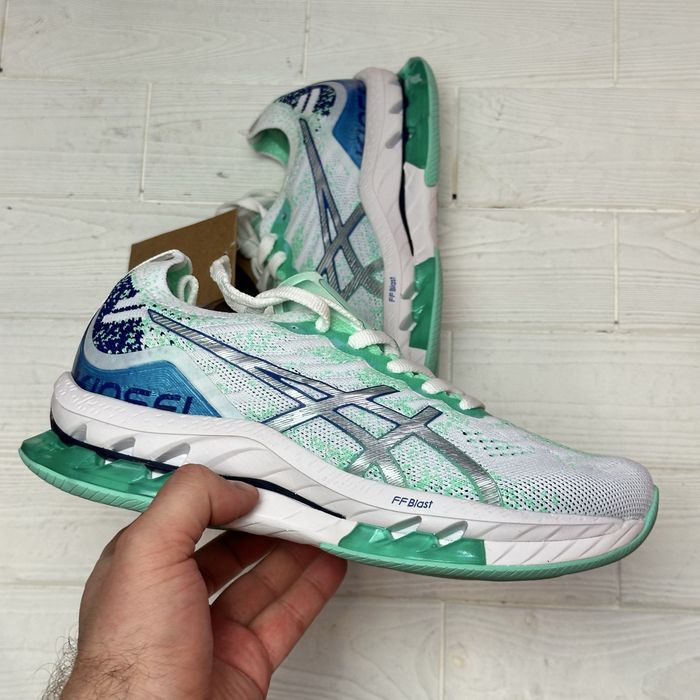 Жіночі кросівки asics