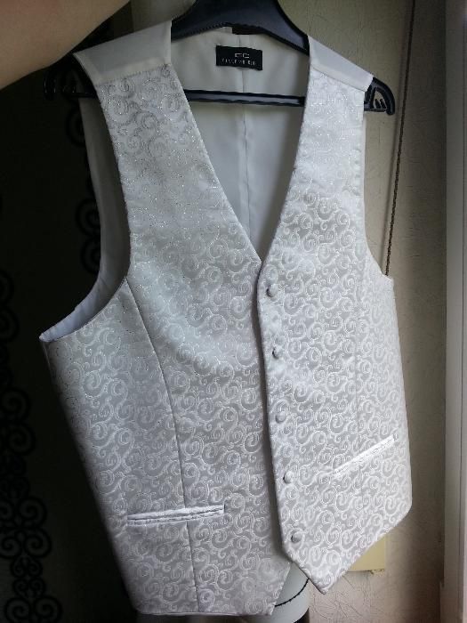 Kamizelka Giacomo Conti + musznik + butonierka R.52 ECRU