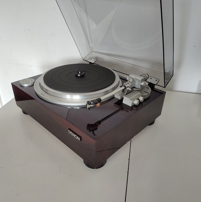Denon DP-59M , gramofon wysokiej klasy . Najwyższy model