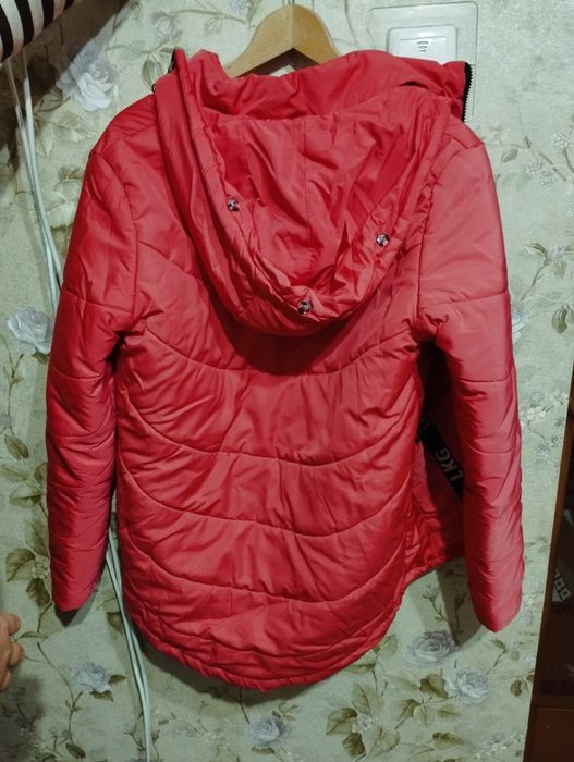 Продам жіночу осінню куртку