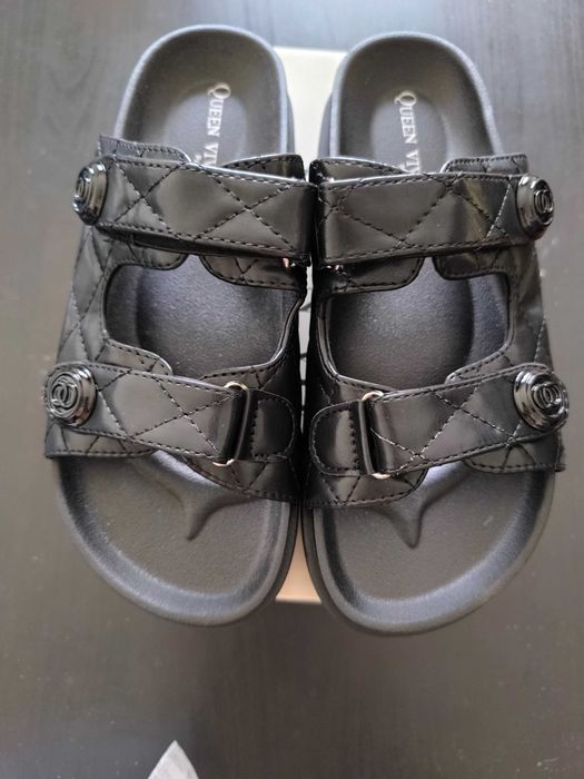 Chinelas pretas 38 novas